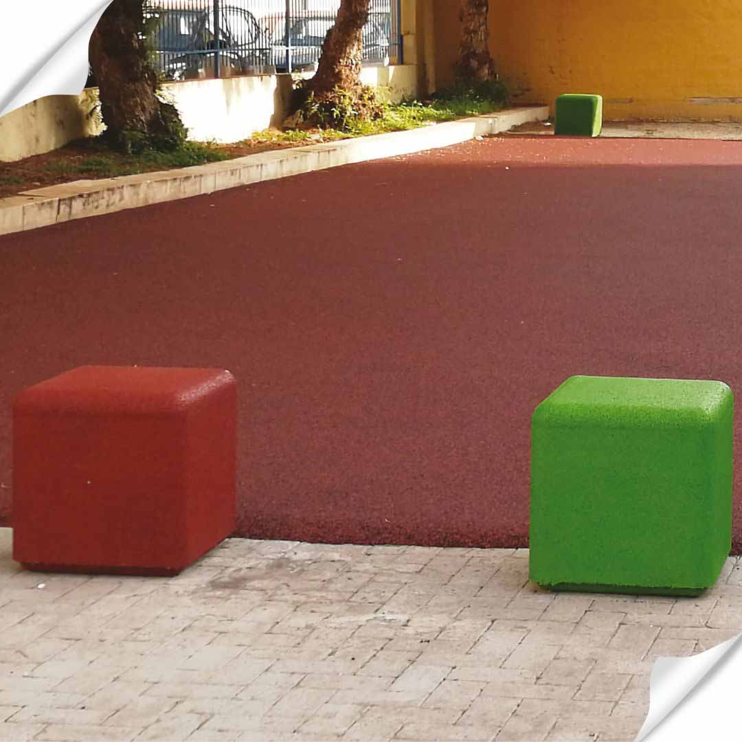 ECO-CUBE seduta installata in una piazza