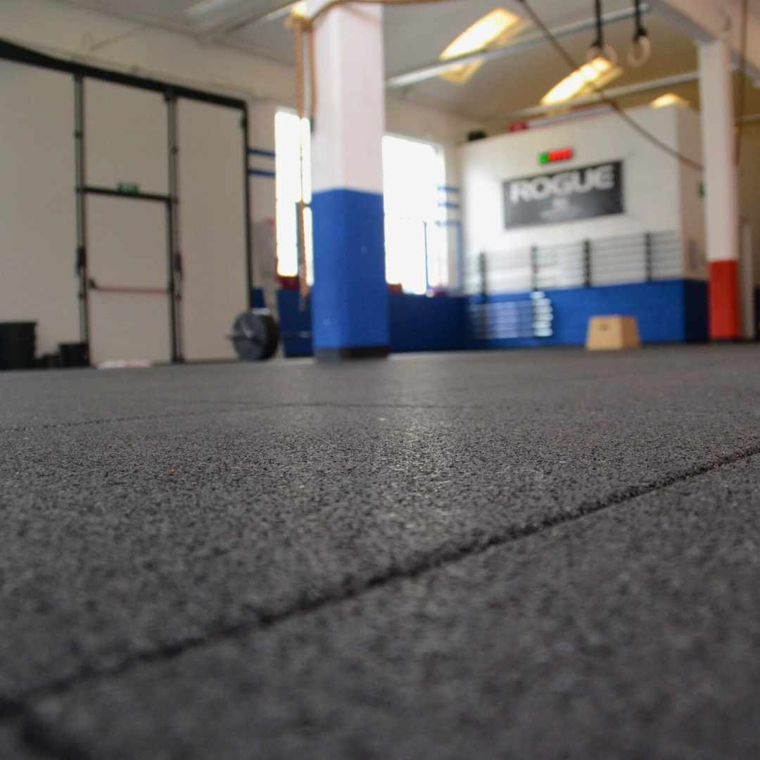 Pavimentazione ECO-GYM in gomma riciclata ideale per palestre polifunzionali