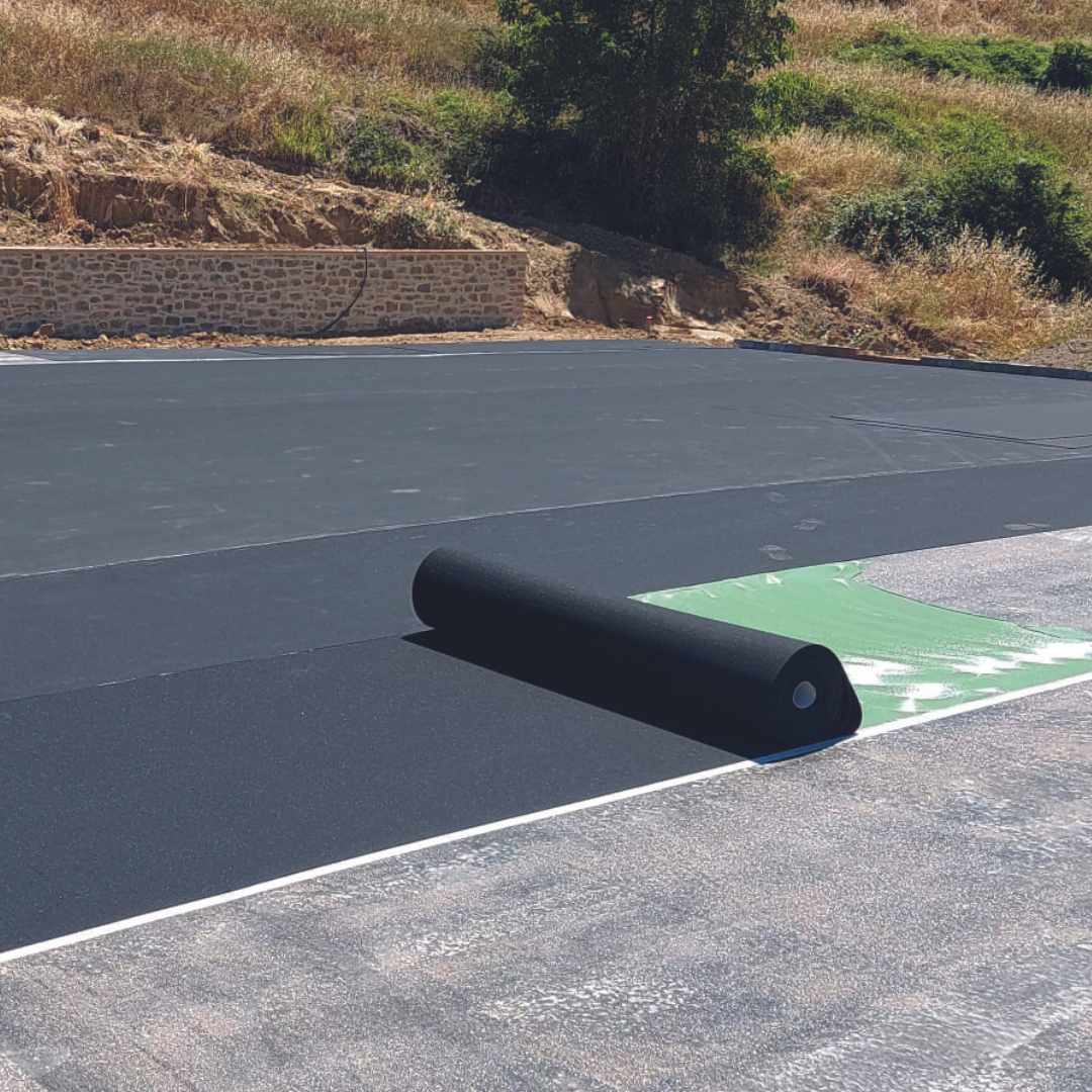 Installazione del sottofondo ECO-SPORT ROLL per pista d’atletica outdoor