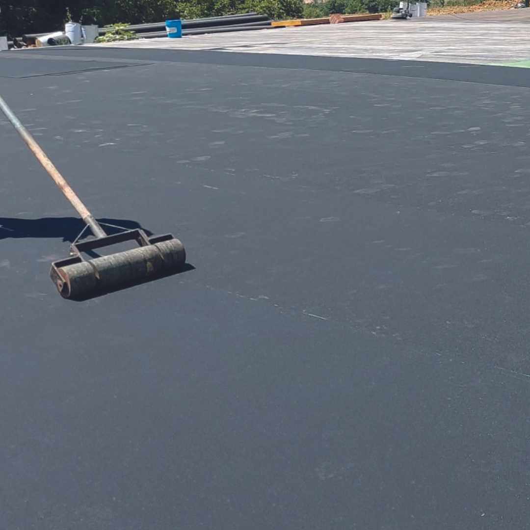 Strato base in gomma ECO-SPORT ROLL applicato in sistema multistrato “sandwich”